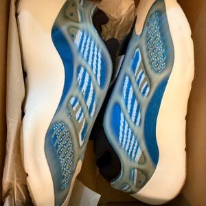 adidas Yeezy 700 V3 ‘Arzareth’